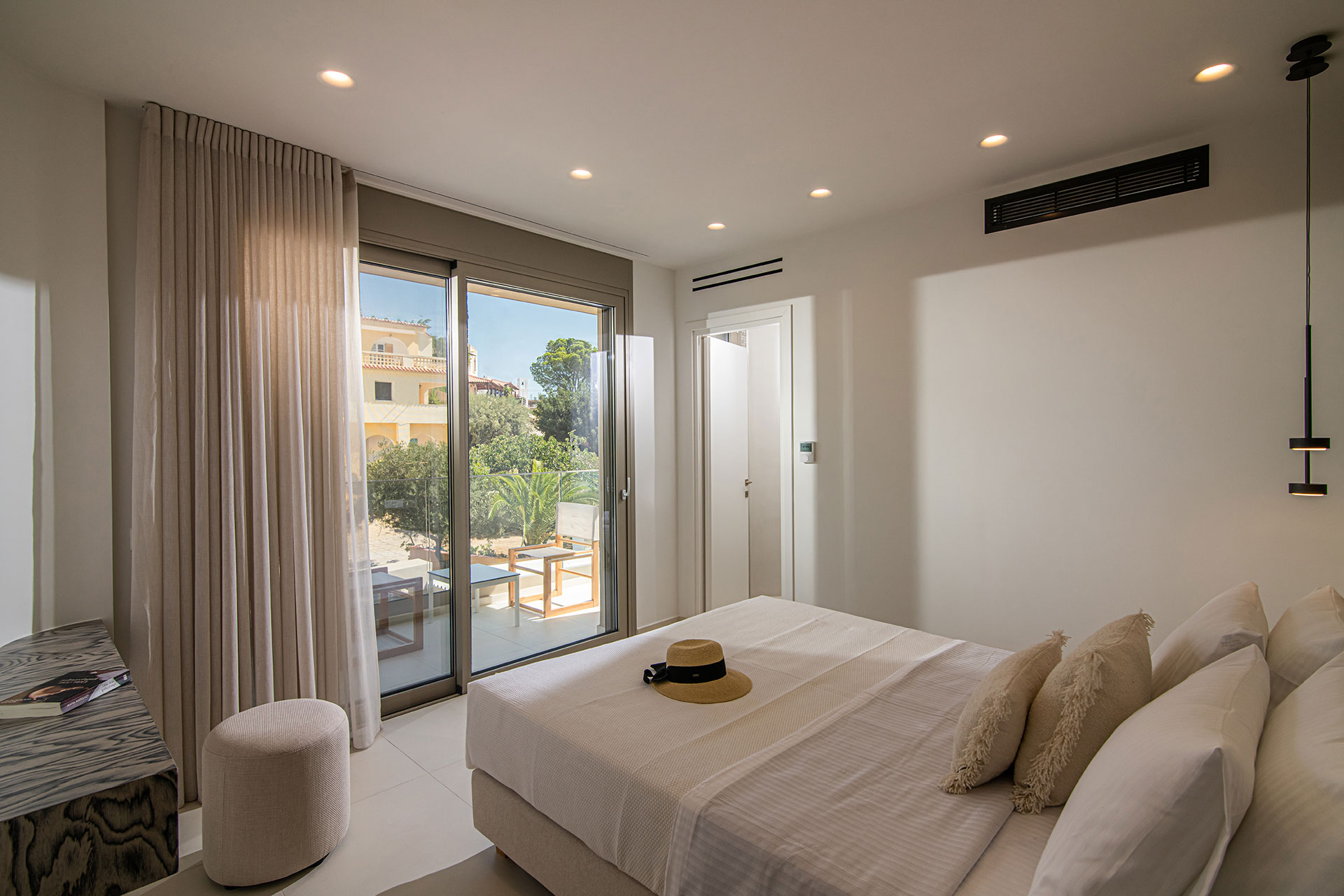 Edem-Boutique-Hotel-Deluxe-Room-Side-Sea-View-(1).jpg
