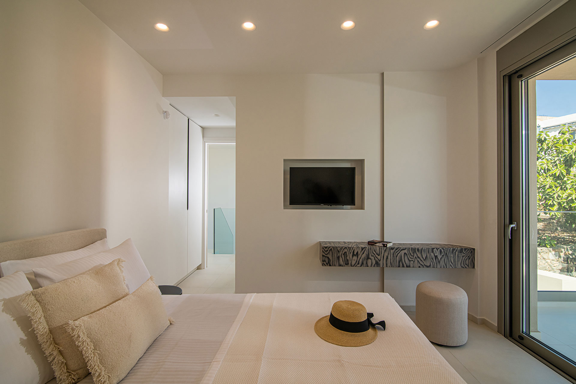 Edem-Boutique-Hotel-Deluxe-Room-Side-Sea-View-(2).jpg

